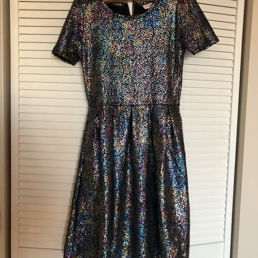LuLaRoe Multicolor (shiny) dress with pockets!